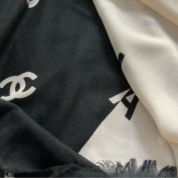 Chanel shawl/ scarf - Picture 6 of 11